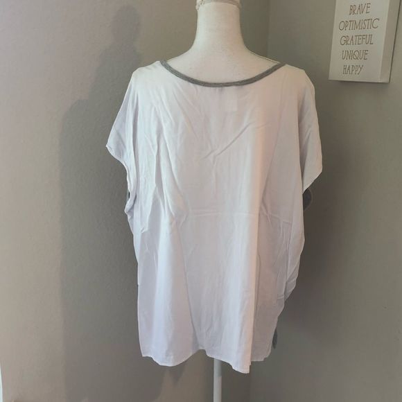 Drew Clothing Graphic Top - Picture 4 of 5